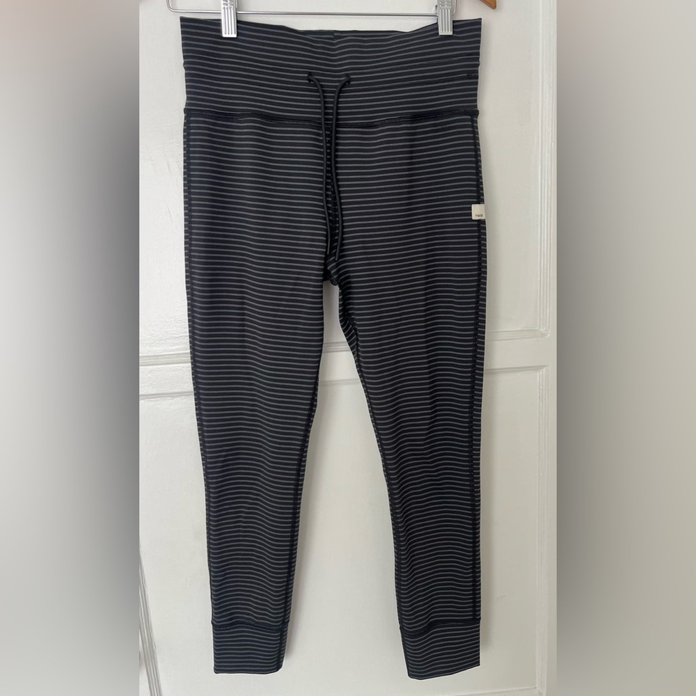 LIKE NEW VUORI Daily Legging Stripe